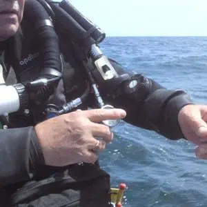 Move Adjustable Dump to wrist (Rebreather)